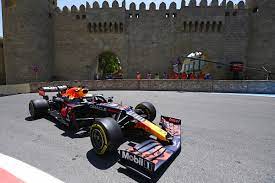 Volg live de derde en afsluitende vrije training voor de formule 1 gp van amerika. Verstappen Begint F1 Weekend In Baku Met Snelste Tijd