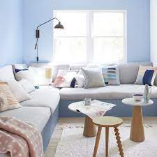 Green is another of the trend colors in decoration for this 2020, so that your living room can be as modern as the one you see above, if you choose the idea of painting the walls with a fairly intense shade of green. Color Trends Color Of The Year 2020 First Light 2102 70 Benjamin Moore