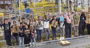 Amazon Celebrates 100 000th Guest To Tour San Bernardino Facility Inlandempire Us