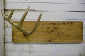 Antler Hat Rack Re Purposed Wood And Deer Antler Upcycled Wall Hanging Salvaged Crate Faux Antler Antler Crafts Antler Hat Antler Ideas