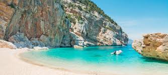 Typisch kroatische fischerdörfer verbreiten im urlaub auf der insel rab ruhe und gemütlichkeit, kroatien. Insel Rab Tipps Fur Die Schonsten Strande Sehenswurdigkeiten
