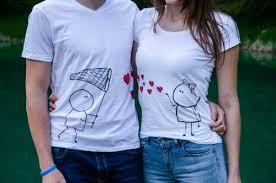 Karakter kartun memegang tangan pasangan romantis gambar unduh. 10 Tema Baju Couple Keren Agar Hubunganmu Dengan Pasangan Jadi Lebih Berwarna Di 2018