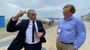 Tv host eric zemmour delivers a speech at the convention on the right in paris on 28 september 2019. Eric Zemmour En Visite A Dunkerque Pour Mesurer L Absurdite Du Projet Eolien