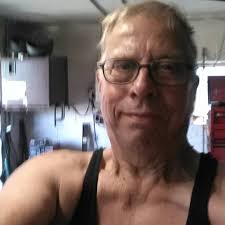 How to mount birdhouses in windy areas?