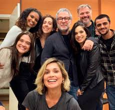 Haja coração terminará no dia 19 e não dividirá o horário com sua substituta. Juliana Paiva Faz Primeira Aparicao Com Elenco De Salve Se Quem Puder Apos Morte Do Seu Pai Estrelando