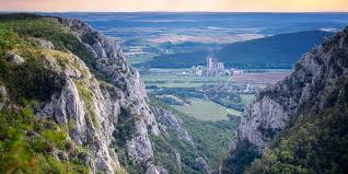 Even in such a small area, you'll find everything from natural treasures and historical monuments to rich folk culture and modern entertainment in the busy city streets. Slovakia Com Come To Slovakia