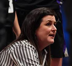 Women's Basketball: Carollo Records 400th Win in Home State