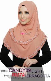 Hijab tutorial | pakai tudung bawal selendang, # cara pakai selendang terkini 2015 gaya hana tajima part 3. Shawl Halfmoon Bermanik Persis Manisan Di Atas Kepala Dan Tips Memakai Shawl Halfmoon Mek Onie