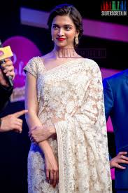 Witness the cast & crew of happy new year grooving to sharabi kehnde ne to win the worst dance championship. Deepika Padukone Happy New Year Photos Ameesha Patel Fans