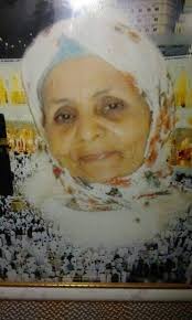 في مثل هذا اليوم 25 أكتوبر 2021. توفيت امي الحبيبة ،الام الحنونة صاحبة  القلب الواسع التي تحملت الصعاب من أجلنا ،لم تفارقني حتى وهي في قبرها احس  بها دوما وكأنها لم ترحل