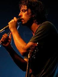 There Goes My Hero Watch Him As He Goes Dave Grohl It S Not Fair Just Look At Him Foo Fighters Dave Grohl Foo Fighters Dave Foo Fighters