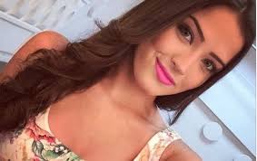 Daniela Cabello: Modelo "sexy" del gobierno de Maduro