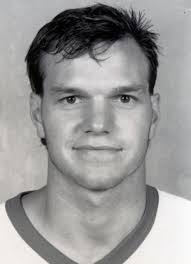 Player photos for the 2000-01 Essen Mosquitoes at hockeydb.com