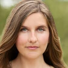 Laura Gunderson's Instagram, Twitter & Facebook