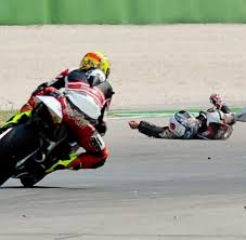 Deniz öncü stürzte mit dem harten hinterreifen. Unfall In Misano Motorradszene Versucht Tomizawas Tod Zu Verdrangen Welt
