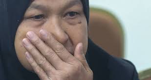 Ibu mimpi wajah Hawari berseri, tampak gembira