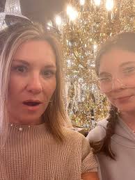 A few hours in New Orleans, carriage ride, aligator bites, pastalaya, many  statues, churches, Joan of Arc, lots of balconies, jazz players, and a  $70,000 Chandlier 💚 #greensgowild