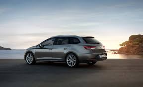 But for what it's worth, the leon looks notably sportier. Seat Leon St Estate Spezifikationen Fotos 2013 2014 2015 2016 2017 2018 2019 2020 Autoevolution In Deutscher Sprache