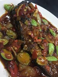 Sambal hijau tahan ber bulan2 1 resep jadi 2 jenis sambal ijo sambal ijo biasa sambal ijo padang. Ikan Keli Sambal Petai Restoran Ori Thai Tomyam Seafood Facebook