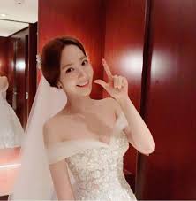 What S Wrong With Secretary Kim Wedding Dress Wedding Dresses Young Wedding Star Wedding