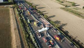 Retour A La Normale Sur L A7 Apres La Collision Camion Minibus