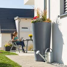 Die regentonne novara überzeugt durch ihre moderne stilvolle form, das schlichte design lässt sich spielend leicht in ihrem garten integrieren. Regenwassertonne Online Kaufen
