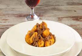 Gnocchi al ragù di cinghiale. Gnocchi Con La Zucca E Ragu Di Capriolo Bianco Un Primo Delicato Ma Saporito Caccia Passione