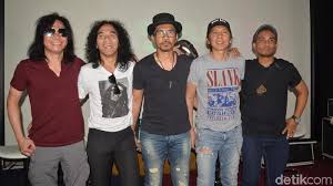 Beberapa kata bermakna yang muncul adalah jalan, tersebar dalam 14 lagu ; Lirik Dan Chord Lagu Maafkan Dari Slank