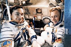 Da ist man durchaus geneigt, eine stärkere. Fliegerkosmonaut Sigmund Jahn Der Erste Deutsche Im All