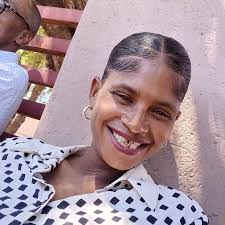 hello everyone plz help me out .As a concerned certizen So this two ladies  neh since they left ka di grant tsa this month ba ile toropong ba go goga  madi ..till