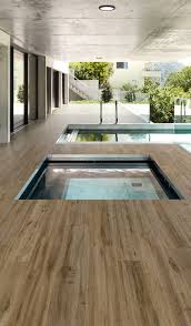 4 Naturliche Farben Fur Eine Wellnessoase Boden Bodenbelag Pool Wasser Wellness Wellnessoase Wooddesign Holzoptik Gartenpools Haus Ideen Pool Im Garten
