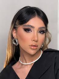 ✨ تفاوت رو ورق بزن ✨ زیبایی همیشه وجود داره، فقط کافیه با یه میکاپ حرفه‌ای  بدرخشه 💫 از چهره‌ی طبیعی تا نتیجه‌ی نهایی، هر مرحله با عشق و دقت انجام شده