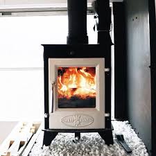 The Best Wood Stoves For Small Spaces Tiny Wood Stoves Get A Woods Stove That S The Right Fit For Your Space Woo Tiny Wood Stove Small Wood Stove Wood Stove