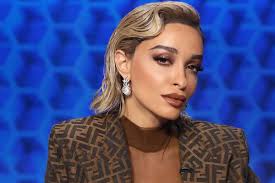 Join facebook to connect with eleni foureira / ελενη φουρεϊρα and others you may know. H Elenh Foyreira Me Vintage Fendi Synolo Kai A3esoyar Poy Ekanan Th Diafora Ladylike Gr