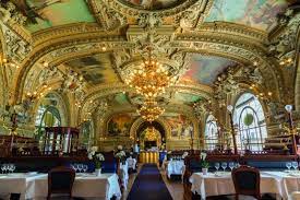 Il est réputé pour ses 41 peintures présentes sur ses murs et plafonds. At This Legendary Belle Epoque Restaurant In The Gare De Lyon Train Station In Paris A New Menu Has Been Created By Maison Rosta Paris Restaurants Paris Train