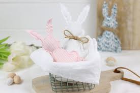 Osterhasen nähen ostern vorlagen blumenschablone osterkörbe nadelkissen osterhase selbermachen. Diy Anleitung Hase Einfach Selber Nahen Kostenloses Schnittmuster