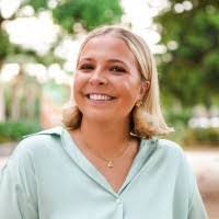 Kate Hicks's Instagram, Twitter & Facebook