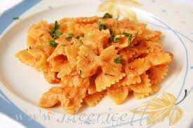 Sfumate con del vino bianco. Ricetta Farfalle Tonno E Panna Ideericette