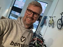 Last Man Standing Showroom Hamburg Closed Due To Shutdown In Germany In 2020 Singlespeeder Fixie Gunstige Fahrrader