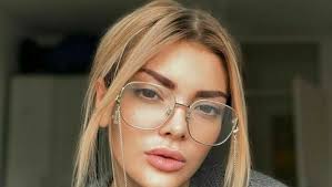 Ellu Dvornik napali zbog polugole fotke, žestoko je odgovorila hejterima:  ''Ajde reci mi!''