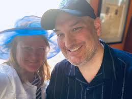 We're out here! Come stop by and say hi! 🎄 ☺️