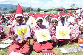 Anak bejat ibu tiri jepang yang menggoda. Ribuan Anak Papua Warnai Gambar Garuda Republika Online