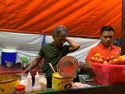 Seperti nya penulisan tanah abang itu adalah sebuah kalimat sakti mandraguna yang memastikan bahwa sate dan sop kambing nya enak. Menikmati Gurihnya Sensasi Sop Kaki Kambing Bang Anen Seni Budaya Betawi