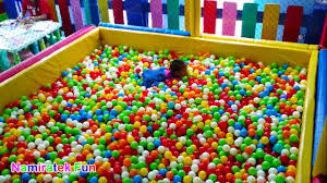 Mainan Anak Lempar Bola Warna Warni Di Kolam Mandi Bola Anak Yang Banyak Sekali Youtube