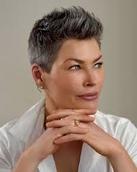The track tonight you belong to me was used in episode 14 of bunheads sung by sutton foster and hunter foster. Carre Otis Huffpost