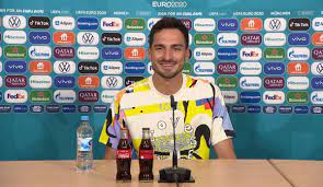 Fußballfans wegen diesem emoji grundlos gesperrt. Dfb Pk Mats Hummels Setzt Zeichen Low Spricht Uber Sane Muller Und Musiala