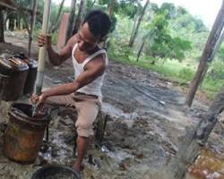 lapangan sumur minyak tradisional aceh perminyakan rakyat, buatan AI