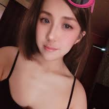 宁- 汉堡的第一次模特比赛…… 小小的开始小小的战績💯 很意外的收获惊吓多过惊喜第一次看你那么认真上课