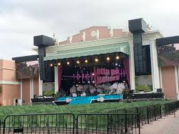 Årets sista lotta på liseberg blev en sprakande och känslosam musikupplevelse. Liseberg Den 5 Augusti 2019 Seasons Of Bridget