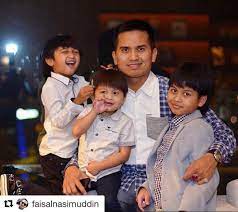 Pronunciation of sm faisal sm nasimuddin with and more for sm faisal sm nasimuddin. Netizens Outraged At Father Who Snatched His Son Away From The Mother